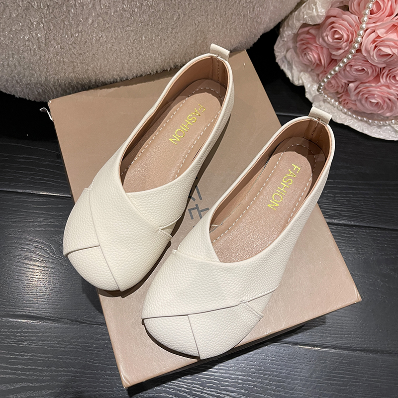Women Slip-on Leather Loafers  - Sneaker Career บทวิจารณ์และราคา