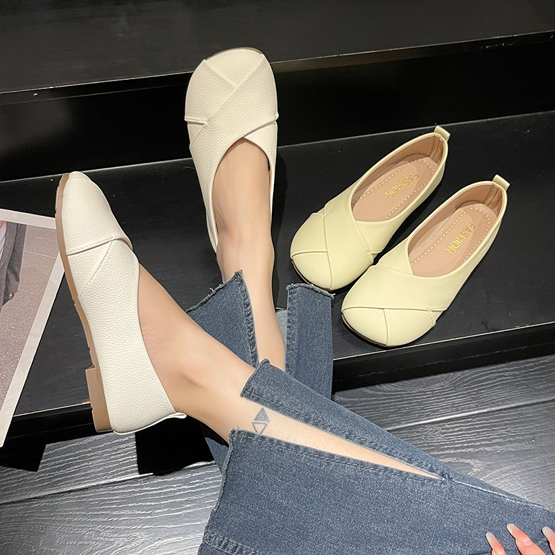 Women Slip-on Leather Loafers  - Sneaker Career บทวิจารณ์และราคา